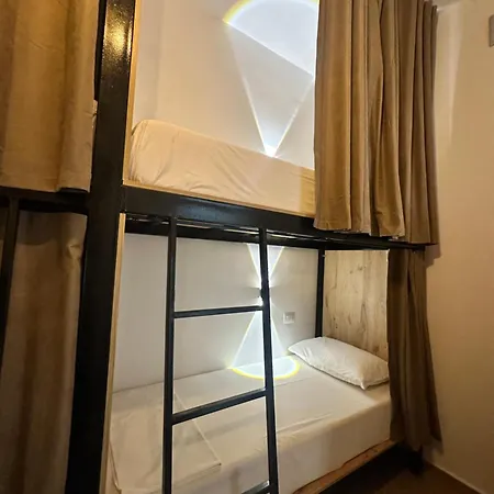 Bume's Hostel Σαράντα